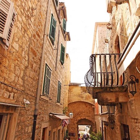 Rooms And Apartments Villa Town Gate Hvar Hvar Town Bagian luar foto