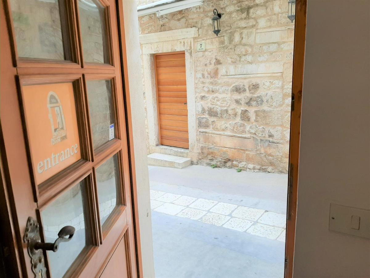 Rooms And Apartments Villa Town Gate Hvar Hvar Town Bagian luar foto