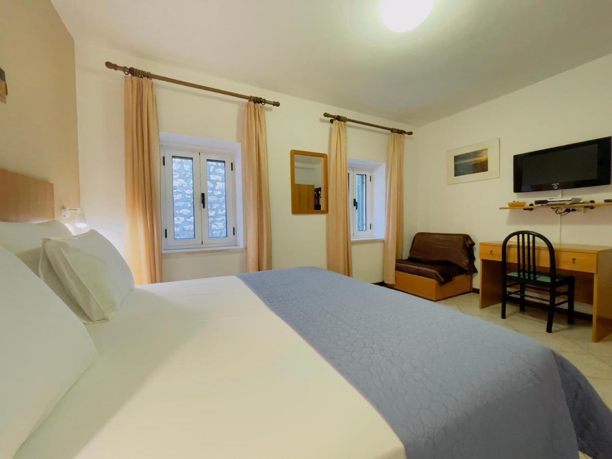 Rooms And Apartments Villa Town Gate Hvar Hvar Town Bagian luar foto