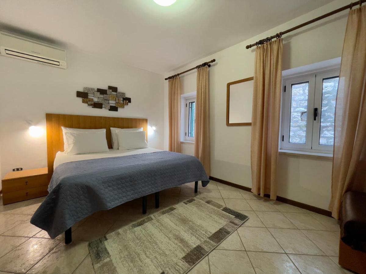 Rooms And Apartments Villa Town Gate Hvar Hvar Town Bagian luar foto