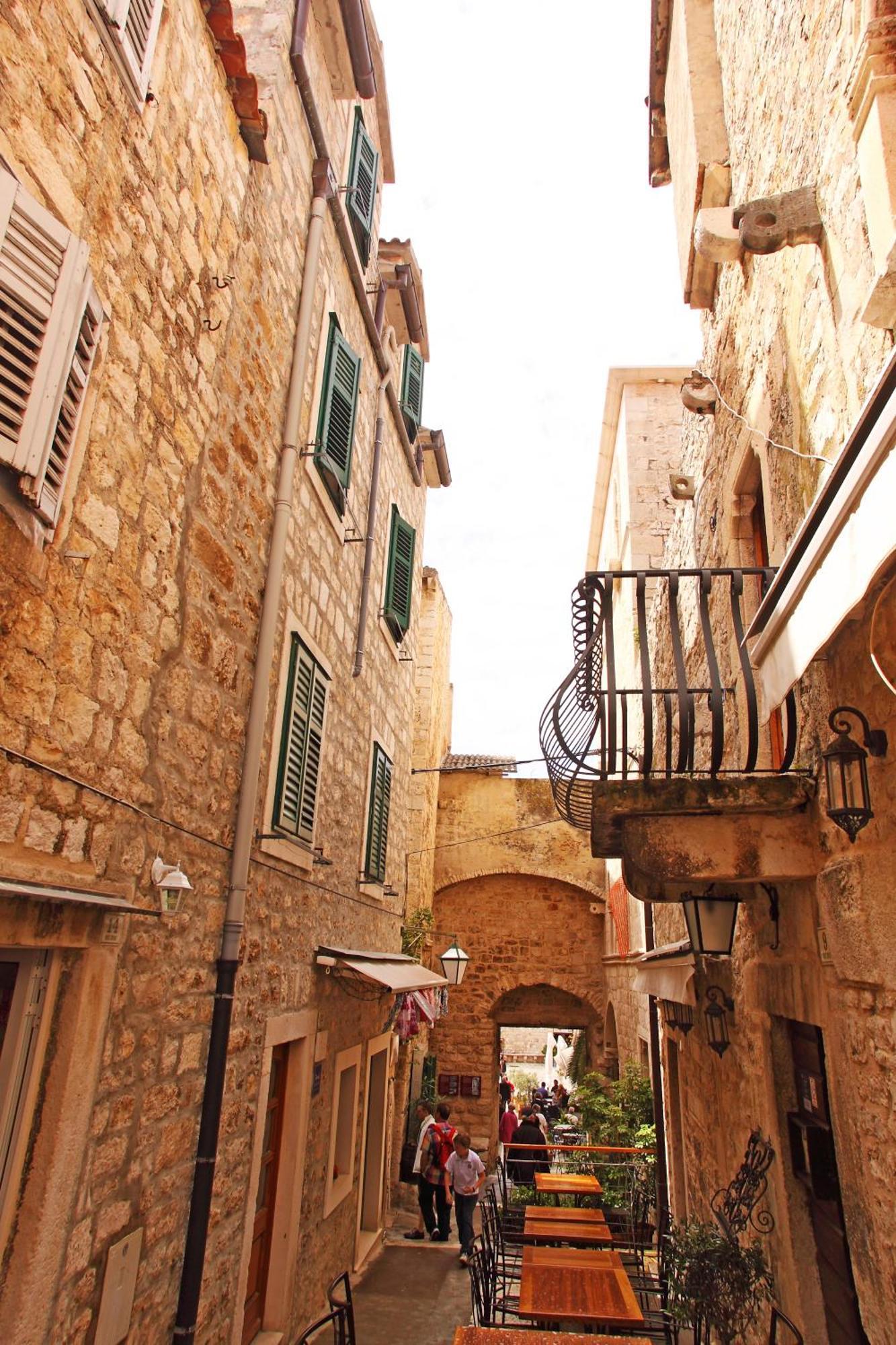 Rooms And Apartments Villa Town Gate Hvar Hvar Town Bagian luar foto