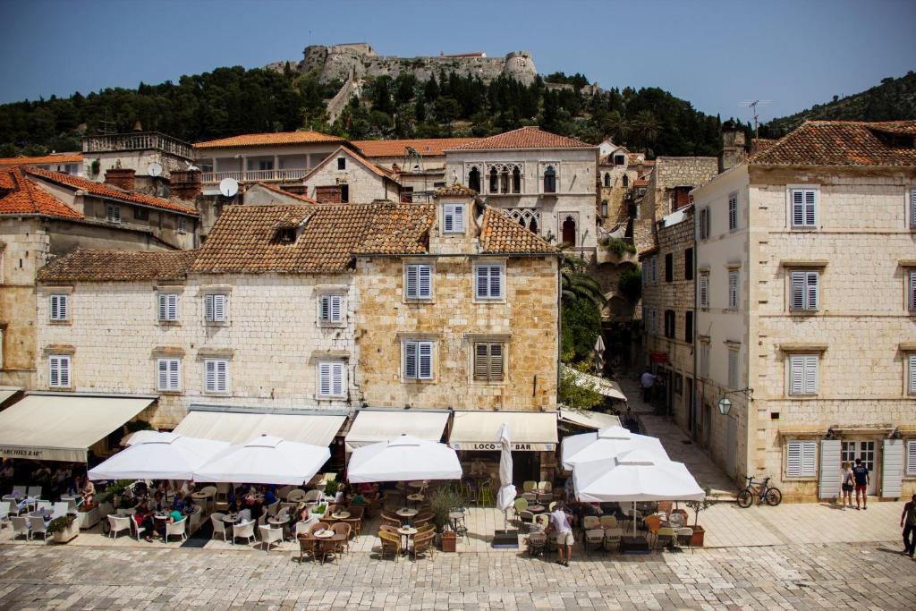 Rooms And Apartments Villa Town Gate Hvar Hvar Town Bagian luar foto
